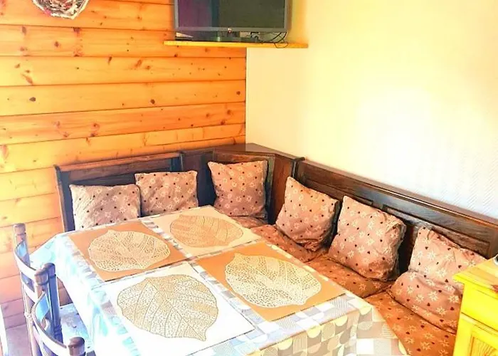 Apartment - Avec - Terrasse - Jardin- Parking - Proche Toutes Commodites Et - Calme *